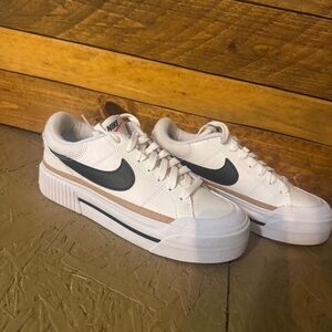 Women’s NIKE COURT LEGACY LIFT PLATFORM SNEAKERS
